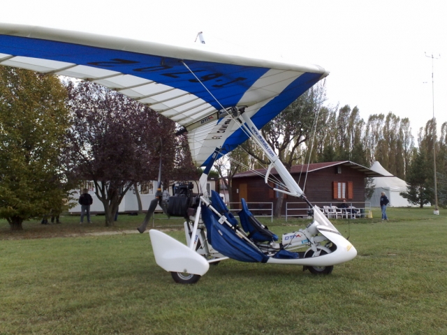 Deltaplano a motore